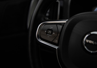 Подержанный автомобиль Volvo XC60 2020 года (19 фото)