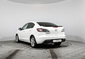 Подержанный автомобиль Mazda 3 Sedan 2011 года (7 фото)