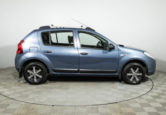 Подержанный автомобиль Renault Sandero 2012 года (4 фото)