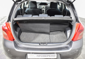 Подержанный автомобиль Toyota Yaris Hatchback 2008 года (17 фото)