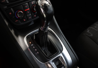 Подержанный автомобиль Opel Meriva 2011 года (15 фото)