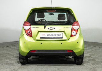 Подержанный автомобиль Chevrolet Spark 2012 года (6 фото)