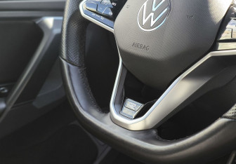 Подержанный автомобиль Volkswagen Tiguan 2021 года (18 фото)