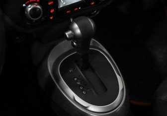 Подержанный автомобиль Nissan Juke 2012 года (16 фото)