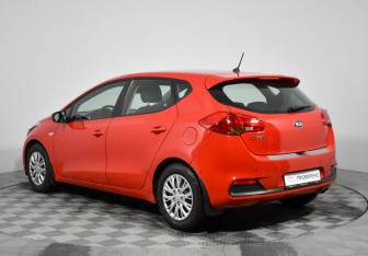 Подержанный автомобиль Kia Ceed Hatchback 2015 года (7 фото)