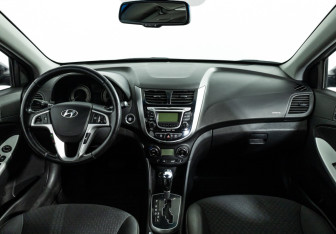 Подержанный автомобиль Hyundai Solaris Hatchback 2012 года (13 фото)