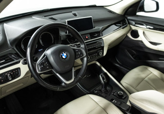Подержанный автомобиль BMW X1 2020 года (11 фото)