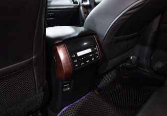 Подержанный автомобиль Toyota Land Cruiser Prado 2014 года (22 фото)