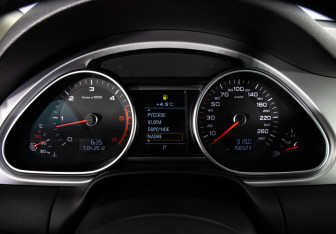 Подержанный автомобиль Audi Q7 2012 года (23 фото)