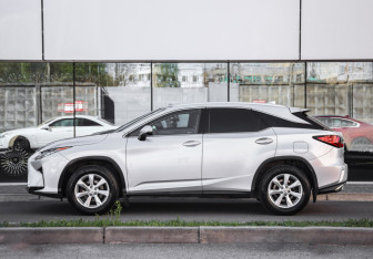 Подержанный автомобиль Lexus RX 2017 года (3 фото)