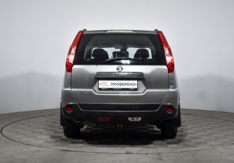 Подержанный автомобиль Nissan X-Trail 2013 года (6 фото)