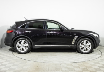 Подержанный автомобиль Infiniti FX 2013 года (4 фото)