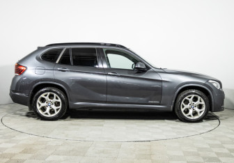 Подержанный автомобиль BMW X1 2014 года (4 фото)