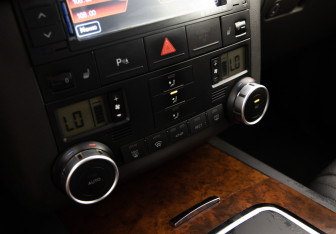 Подержанный автомобиль Volkswagen Touareg 2009 года (17 фото)