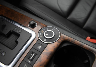 Подержанный автомобиль Volkswagen Touareg 2009 года (16 фото)