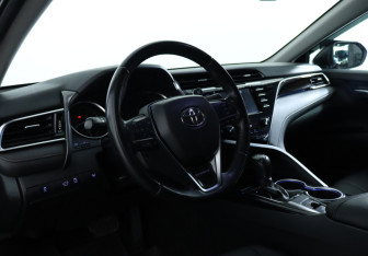 Подержанный автомобиль Toyota Camry Sedan 2019 года (15 фото)