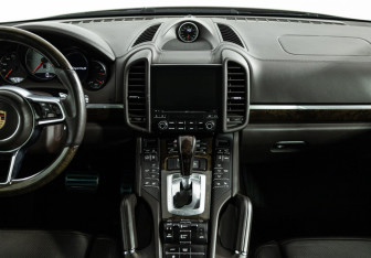 Подержанный автомобиль Porsche Cayenne 2016 года (14 фото)