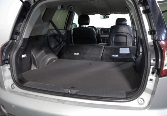 Подержанный автомобиль Geely Emgrand X7 2015 года (21 фото)