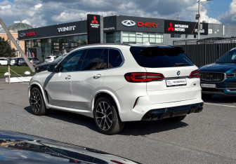 Подержанный автомобиль BMW X5 2019 года (6 фото)