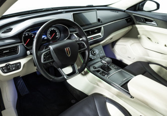 Подержанный автомобиль Hongqi H5 2022 года (11 фото)