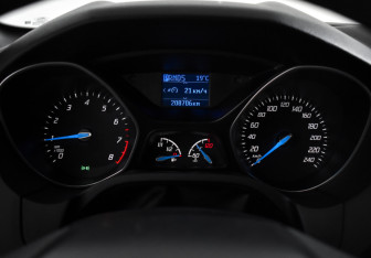 Подержанный автомобиль Ford Focus Hatchback 2012 года (18 фото)