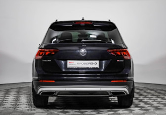 Подержанный автомобиль Volkswagen Tiguan 2019 года (7 фото)