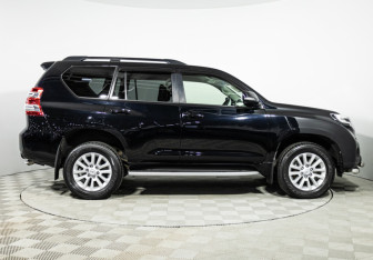 Подержанный автомобиль Toyota Land Cruiser Prado 2015 года (4 фото)