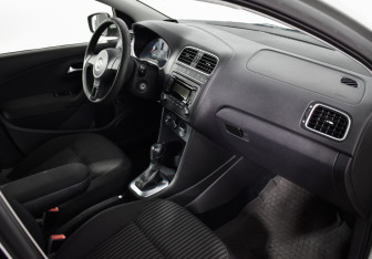 Подержанный автомобиль Volkswagen Polo Sedan 2011 года (12 фото)