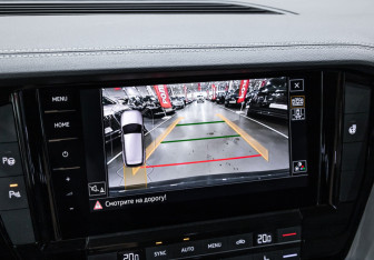 Подержанный автомобиль Volkswagen Touareg 2019 года (35 фото)