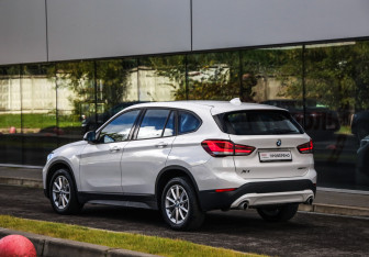 Подержанный автомобиль BMW X1 2021 года (8 фото)