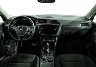 Подержанный автомобиль Volkswagen Tiguan 2018 года (13 фото)