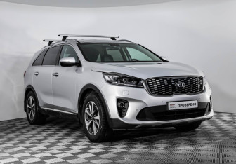 Подержанный автомобиль Kia Sorento 2018 года (3 фото)