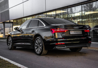 Подержанный автомобиль Audi A6 Sedan 2021 года (7 фото)