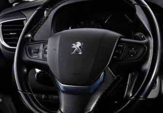 Подержанный автомобиль Peugeot Traveller 2019 года (12 фото)