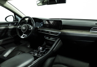 Подержанный автомобиль Kia K5 2020 года (9 фото)
