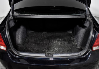 Подержанный автомобиль Volkswagen Polo Sedan 2013 года (16 фото)