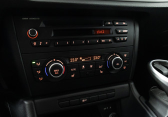 Подержанный автомобиль BMW X1 2013 года (16 фото)