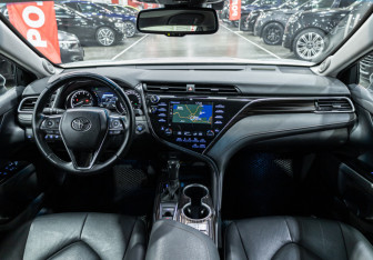 Подержанный автомобиль Toyota Camry Sedan 2020 года (11 фото)