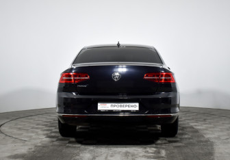 Подержанный автомобиль Volkswagen Passat Sedan 2018 года (6 фото)