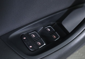 Подержанный автомобиль Audi A6 Sedan 2012 года (21 фото)