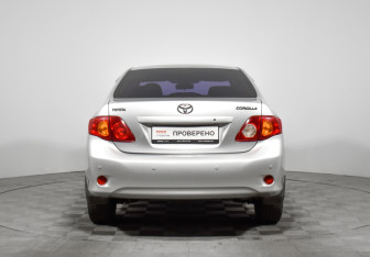 Подержанный автомобиль Toyota Corolla Sedan 2008 года (6 фото)