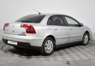 Подержанный автомобиль Citroen C5 Liftback 2006 года (5 фото)
