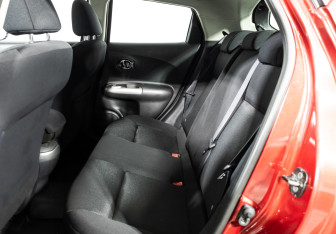 Подержанный автомобиль Nissan Juke 2011 года (10 фото)