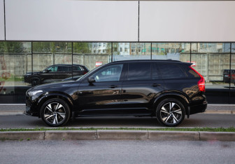 Подержанный автомобиль Volvo XC90 2020 года (9 фото)
