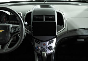 Подержанный автомобиль Chevrolet Aveo Hatchback 2014 года (14 фото)