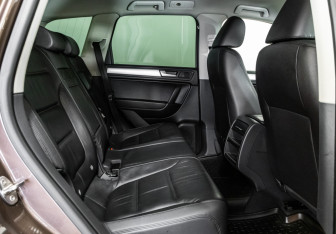 Подержанный автомобиль Volkswagen Touareg 2013 года (20 фото)