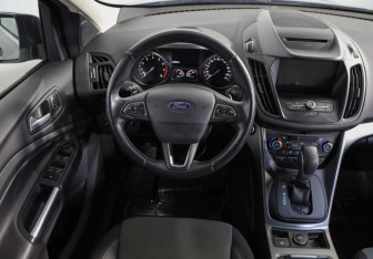 Подержанный автомобиль Ford Kuga 2017 года (10 фото)