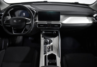 Подержанный автомобиль Geely Coolray 2023 года (20 фото)