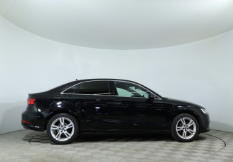 Подержанный автомобиль Audi A3 Sedan 2020 года (4 фото)