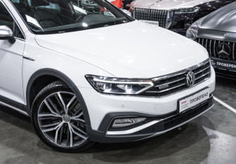 Подержанный автомобиль Volkswagen Passat Wagon 2019 года (8 фото)